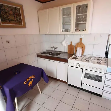 Apartment In 5752